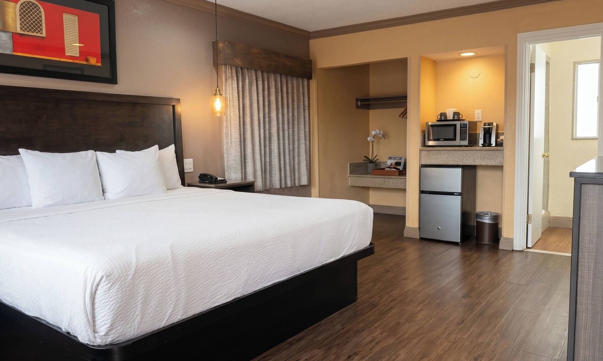 El Cajon Hotel | Om Park Inn and Suites El Cajon near San Diego