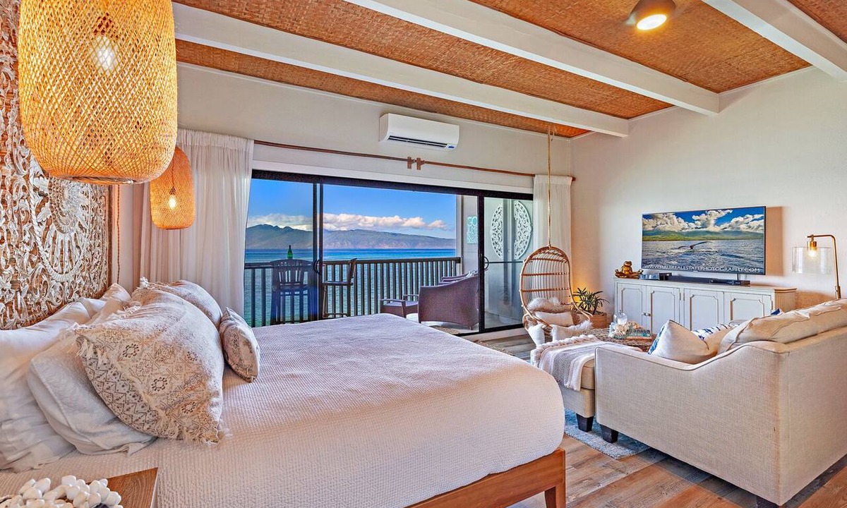 Kahana Condo | On Top of Water View-5 Stars-Pohailani 303