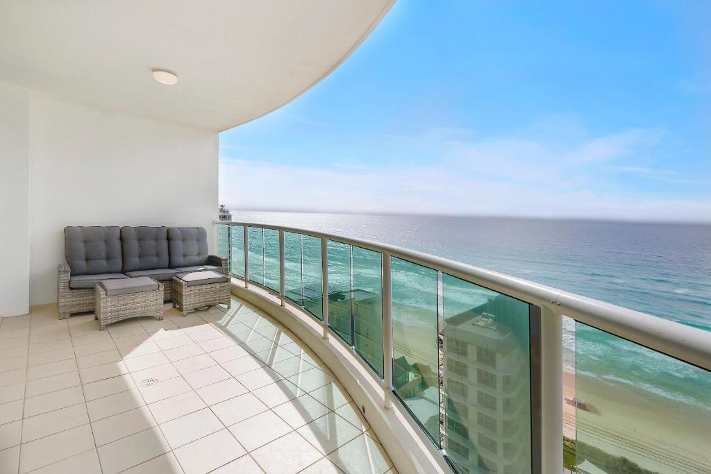 Main Beach Apartment | Pacific Views Resort
