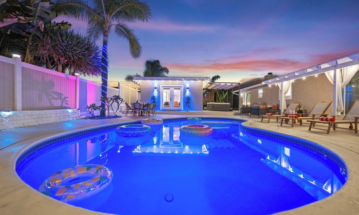 San Carlos House | Palm & Peace Retreat