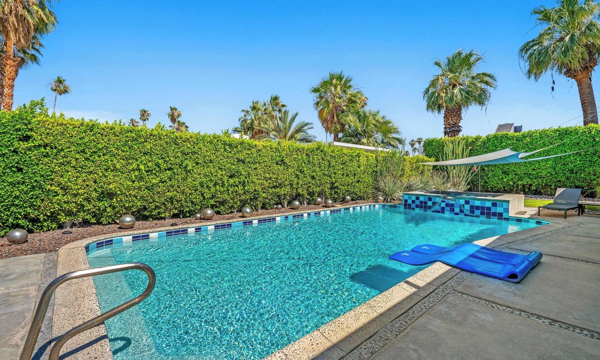 Sunmor House | Palm Springs Pool Home Near Airport Sleeps 6