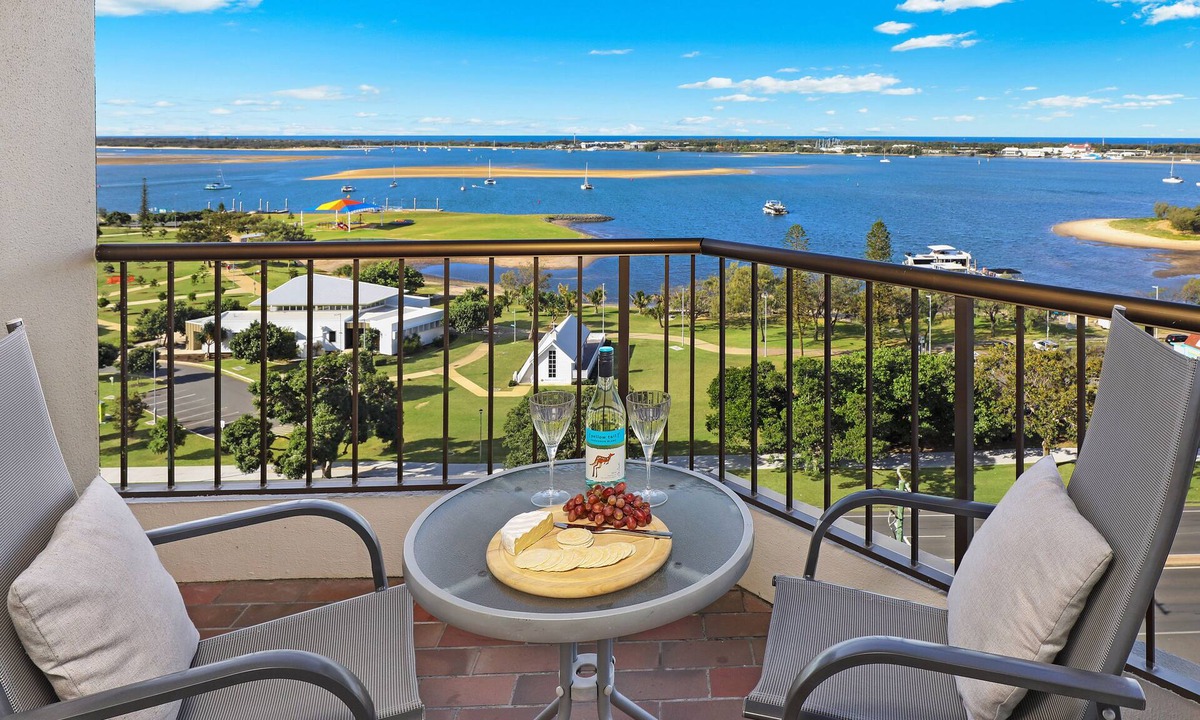 Southport Apartment | Palmerston Tower on Southport Broadwater