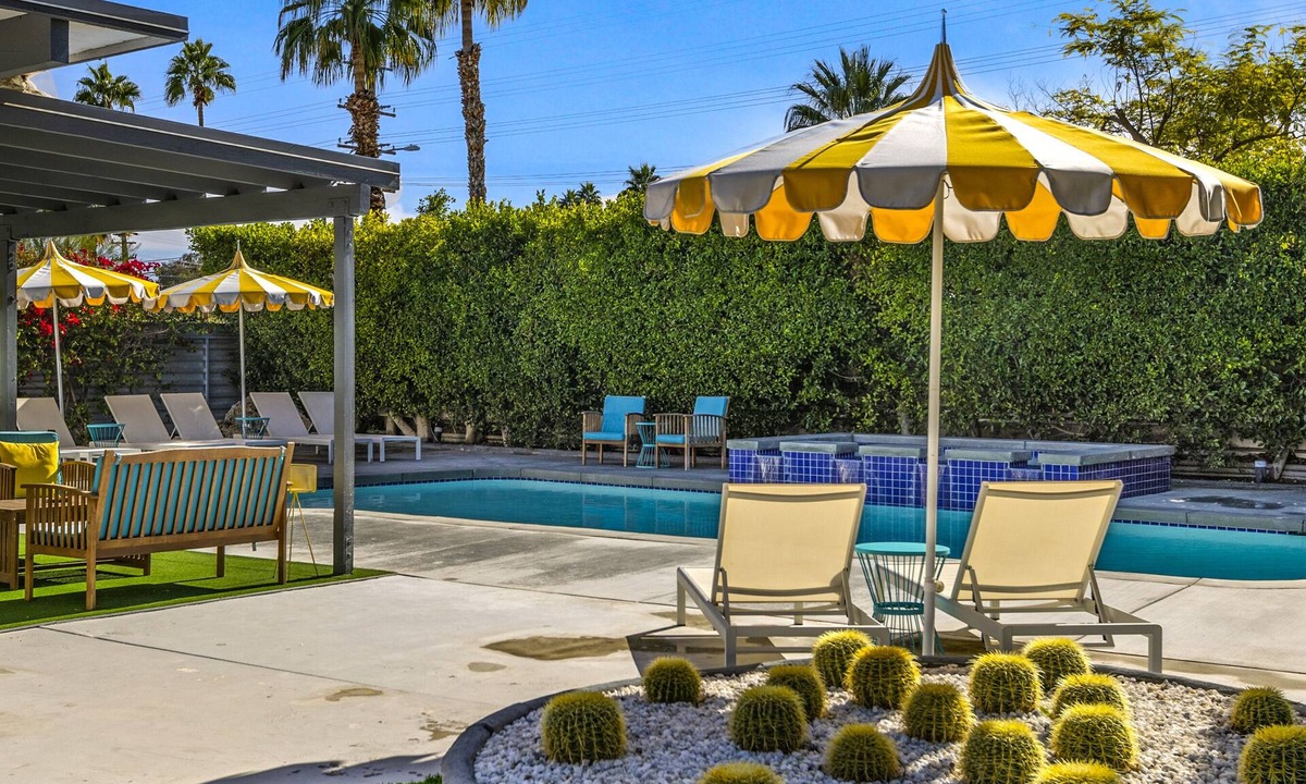 Sunmor House | Paloma House - Mid century style with Frida Kahlo Soul