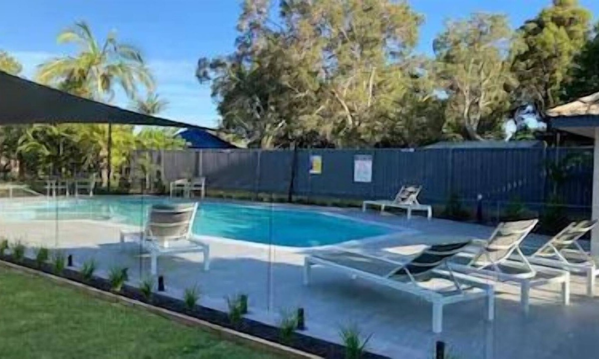 Paradise Grove Resort Facilities Tennis | Burleigh Heads