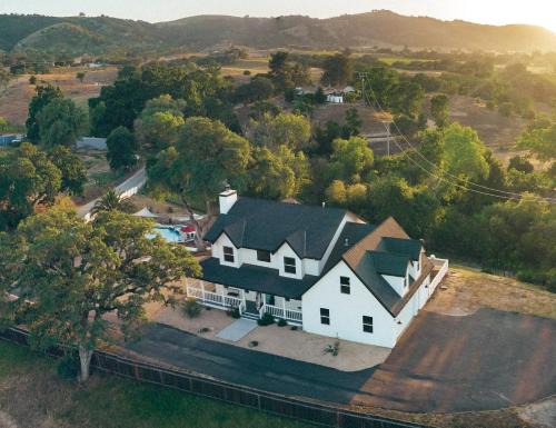 Paso Robles House | Paso Wine Country Farmhouse with Pool, Spa, Game Room