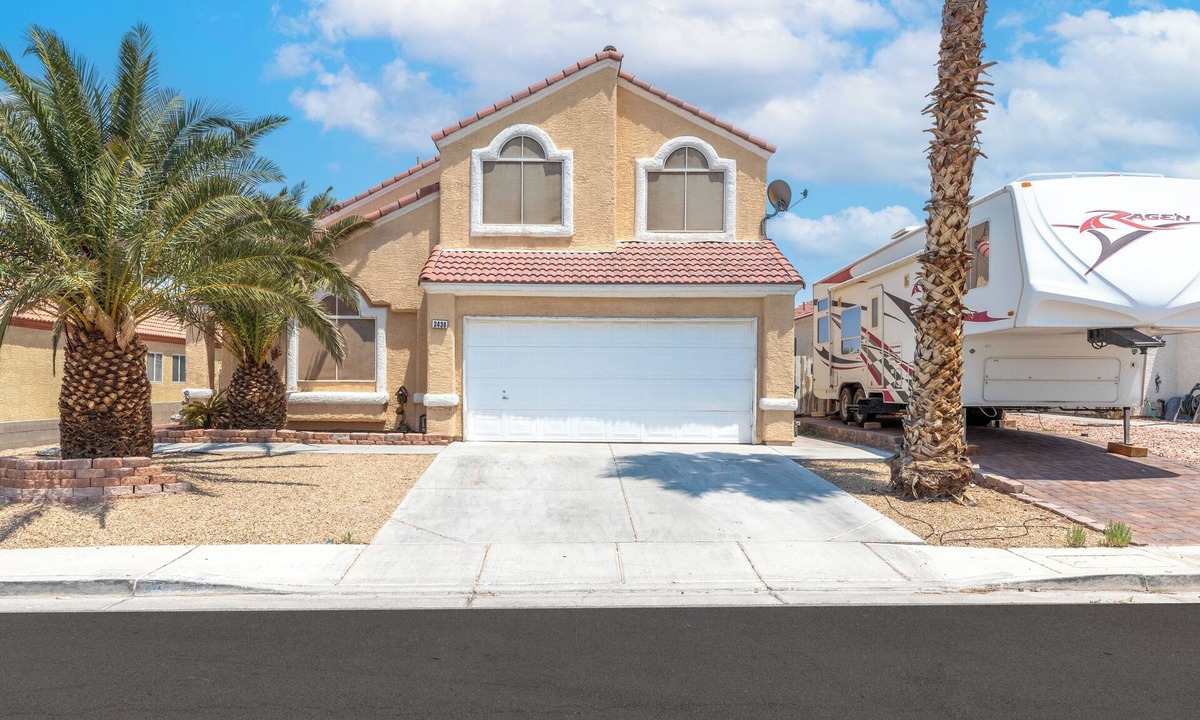 North Las Vegas House | Patio w/Grill + Pool Table , In-Unit Laundry