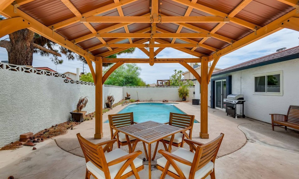 Charleston Preservation Villa | Peaceful Family Getaway Centrally Located!