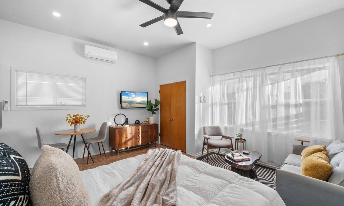 Rolando Village Apartment | Peaceful Updated Canyon Studio with Fenced Private Yard