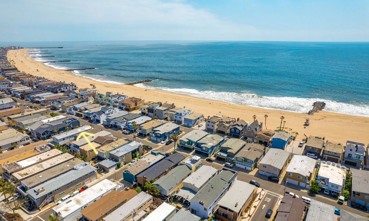 Santa Ana Heights House | Peek-A-BOO ocean view. 50 Steps to the Sand Large Remodeled Beach House.