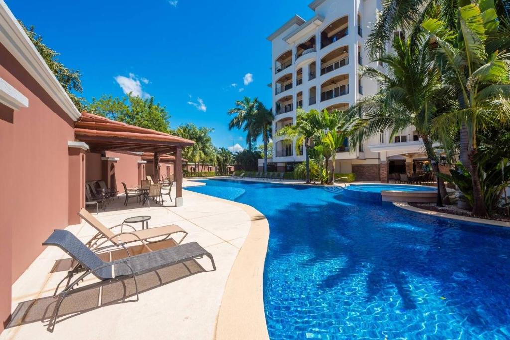 Playa Langosta Apartment | Peninsula 46 - Upscale 2bdr with Jacuzzi - Beach - Fast wifi - Gym