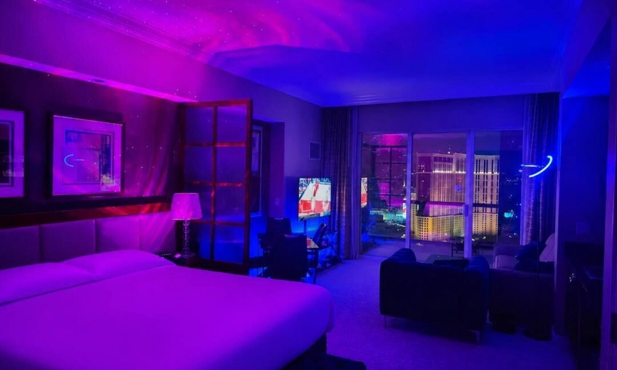 Las Vegas House | Penthouse Studio with Balcony! Strip View