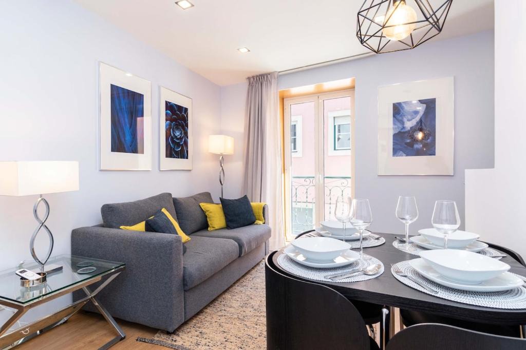 Sacramento Apartment | Perfect Cool with AC, 2 Bedrooms 2 Bathrooms