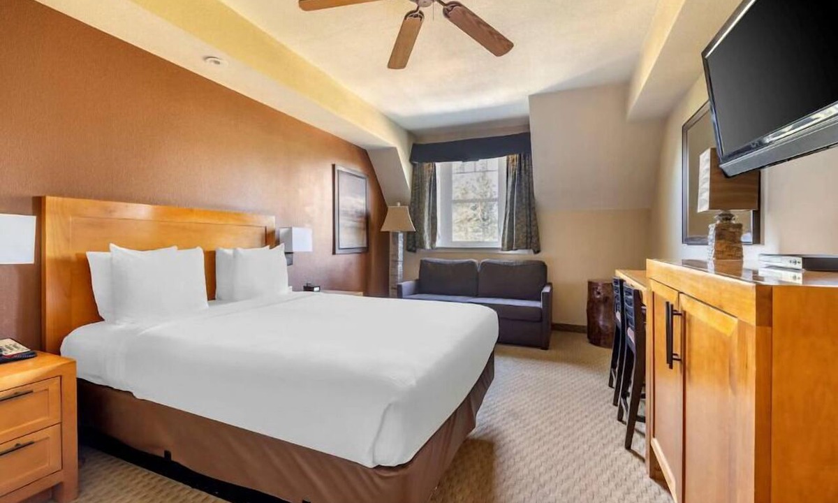 South Lake Tahoe Hotel | Perfect Place to Unwind! Swimming Pool, Kitchenette!
