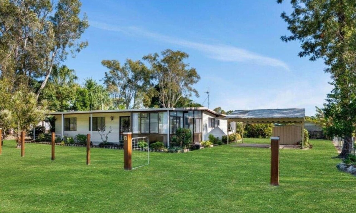 Rainbow Beach House | Pet-Friendly 4BR Beach House | Fenced Yard | 300m to Beach | K'gari Gateway