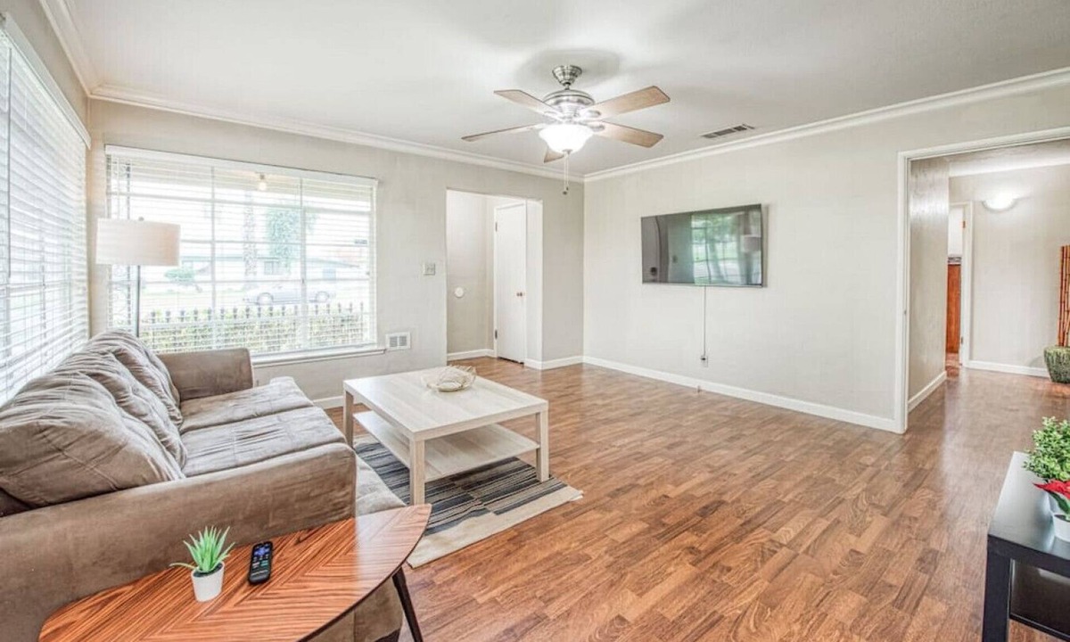 Raisin House | Pet Friendly Gem near Fresno State Airport