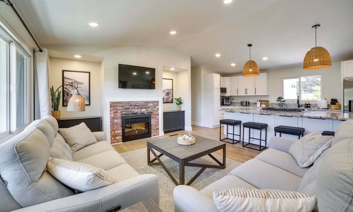 Seaside Cottage | Pet-friendly Monterey Home 2 Mi to Beach