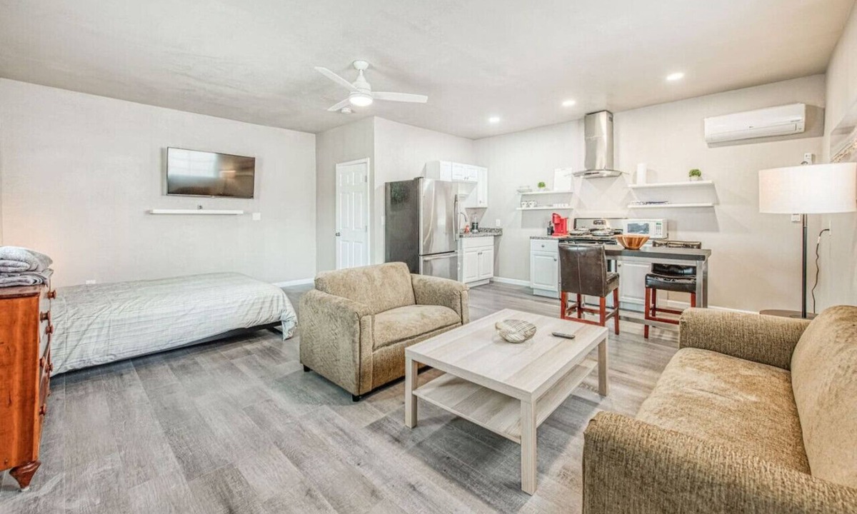 Raisin House | Pet-Friendly Studio with Quick Freeway Access