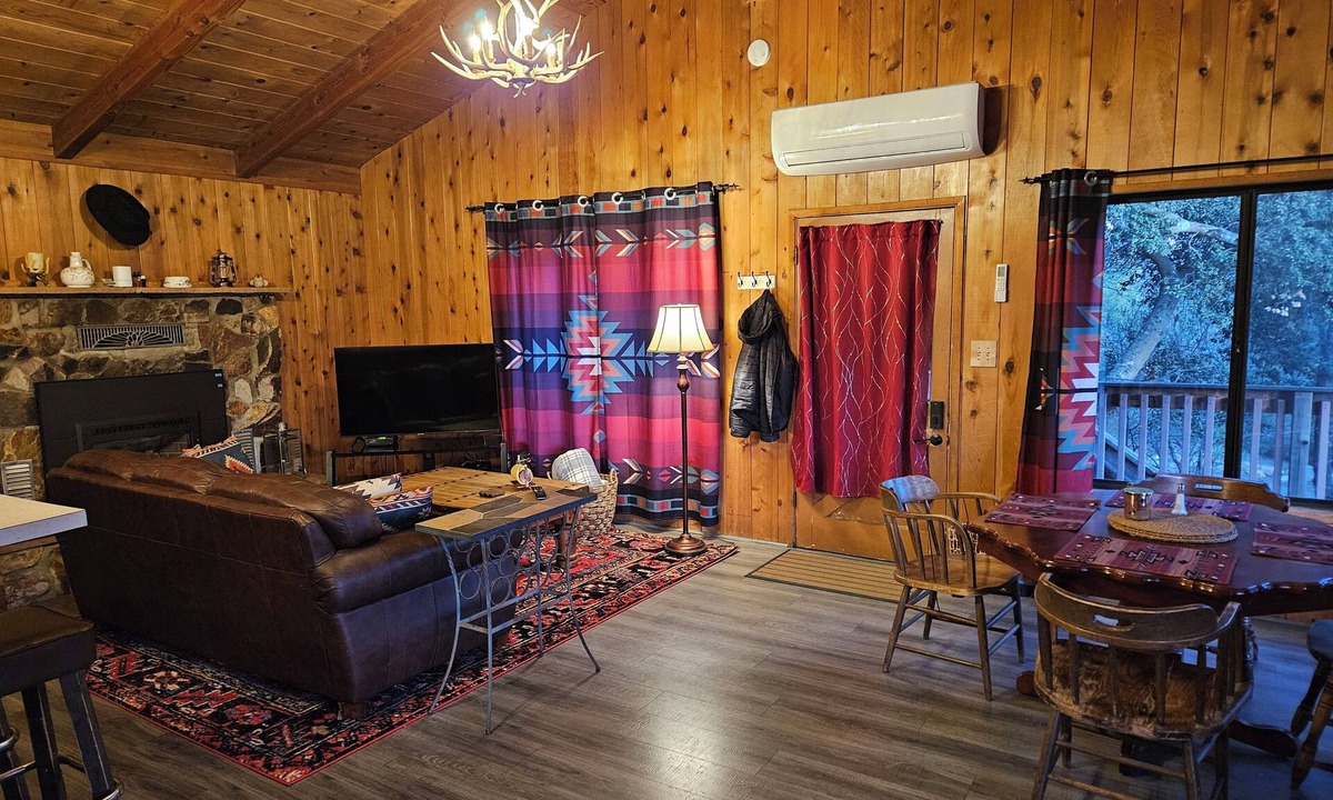 Julian Cabin | Pheasant Hill Cabin. A cozy cabin and dog friendly.