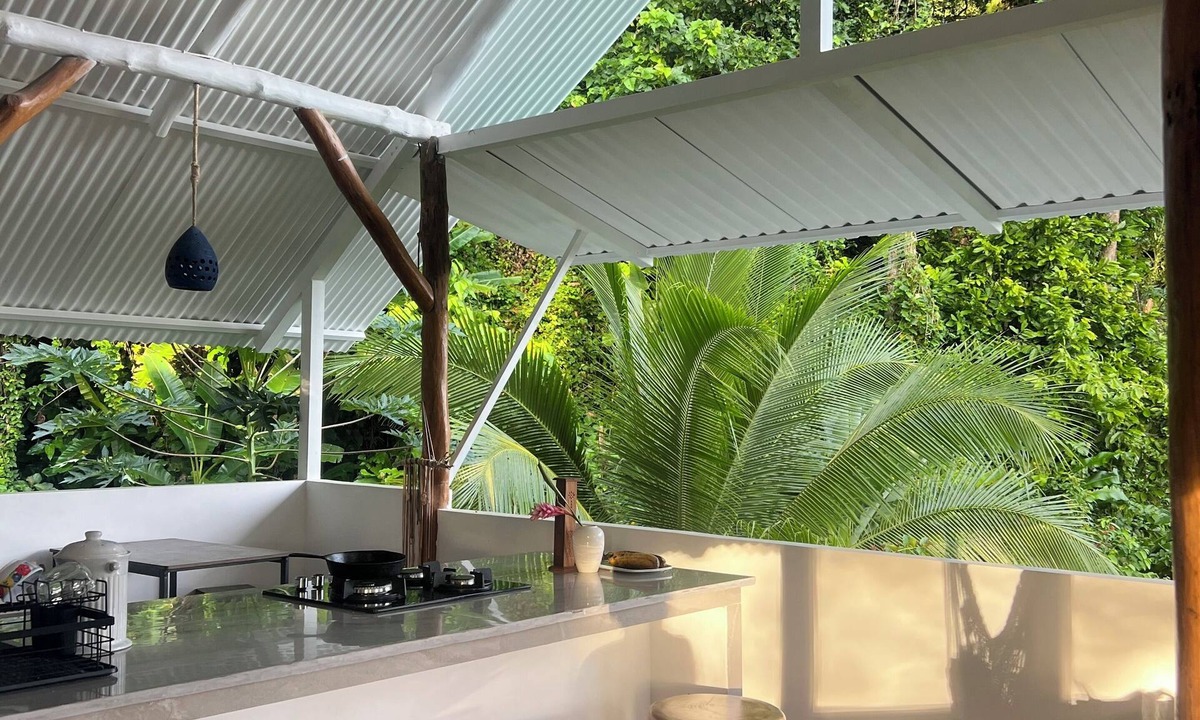 Cahuita House | Picturesque 3-bedroom house with WiFi, AC near Cahuita and Puerto Viejo beach