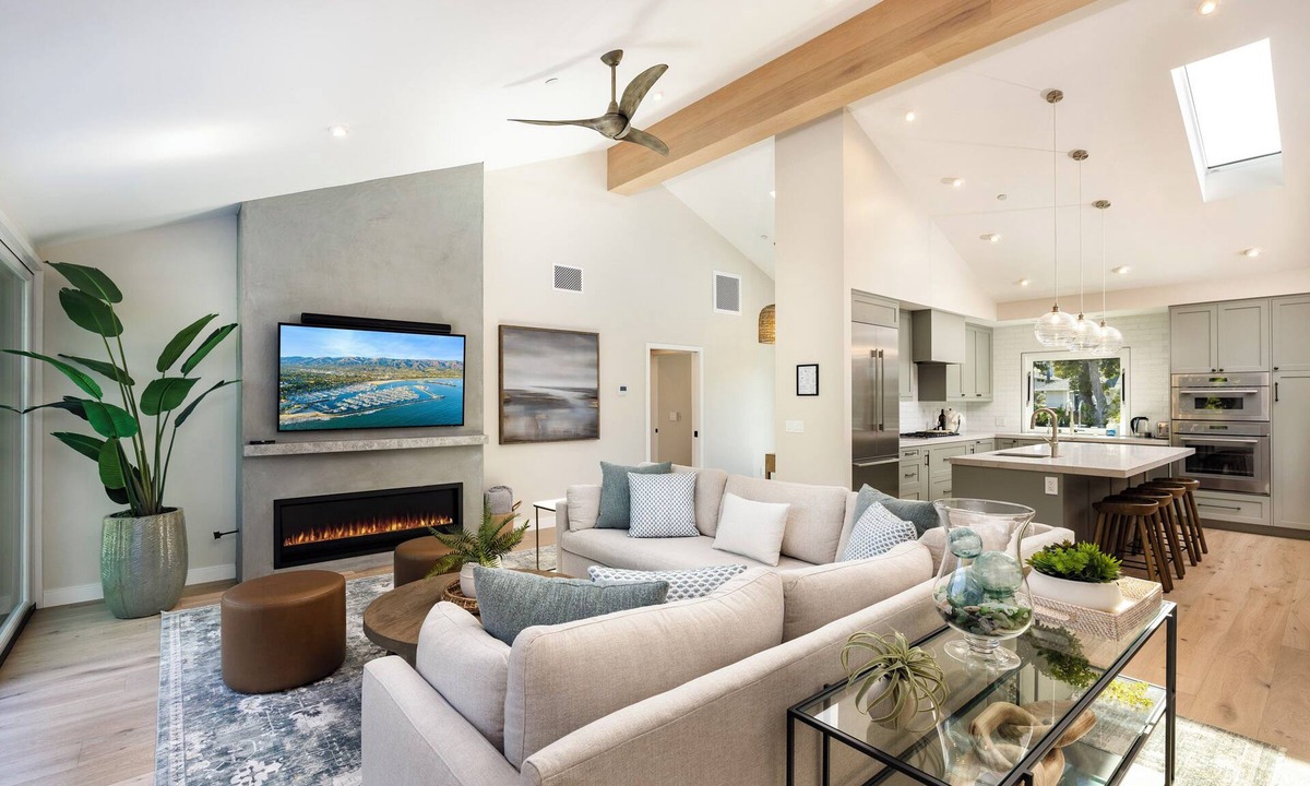 The Mesa House | Playa Vida - completely remodeled with A/C, Hot Tub, beach, close to everything!