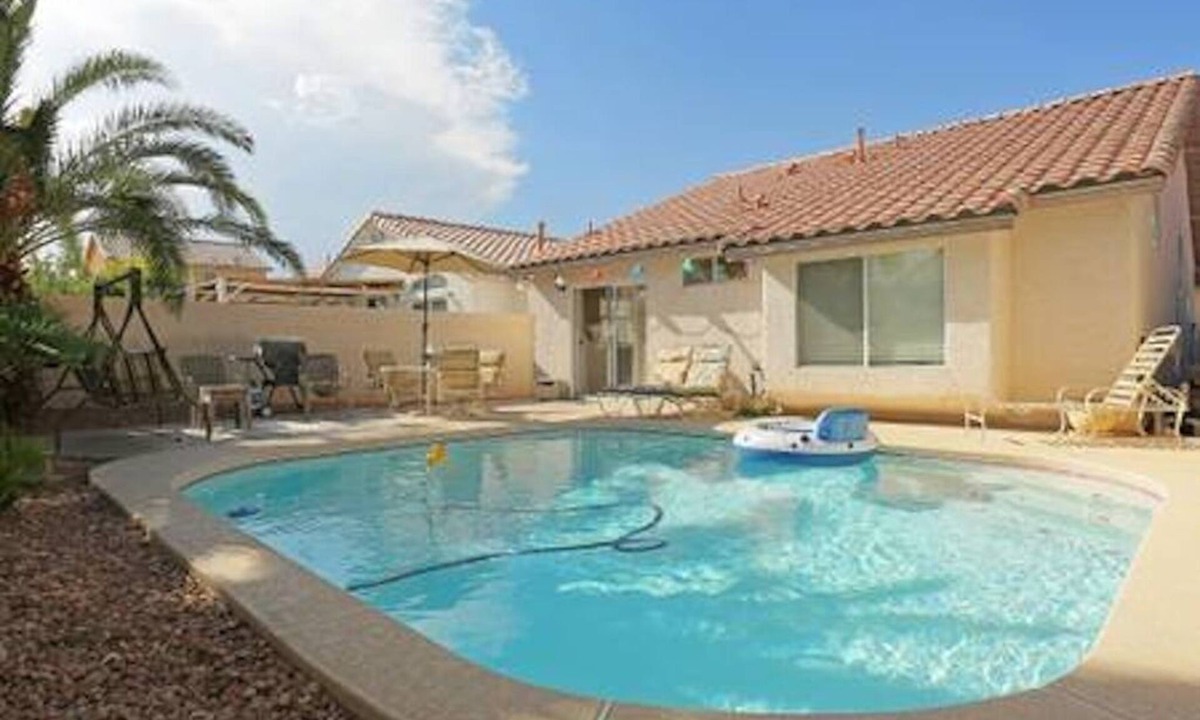 Spring Valley House | Pool house Close to the strip 3bedroom pool bungalow