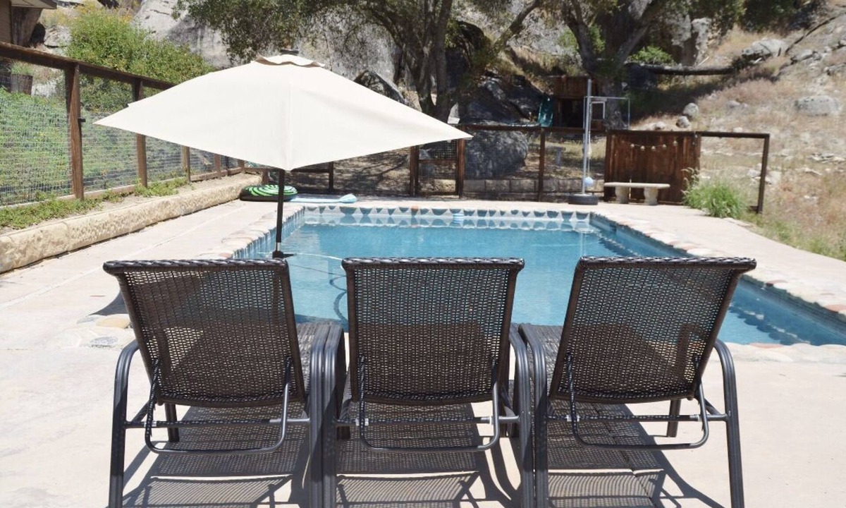 Yosemite Lakes Apartment | Poolside Granite Resort on the Way to Yosemite