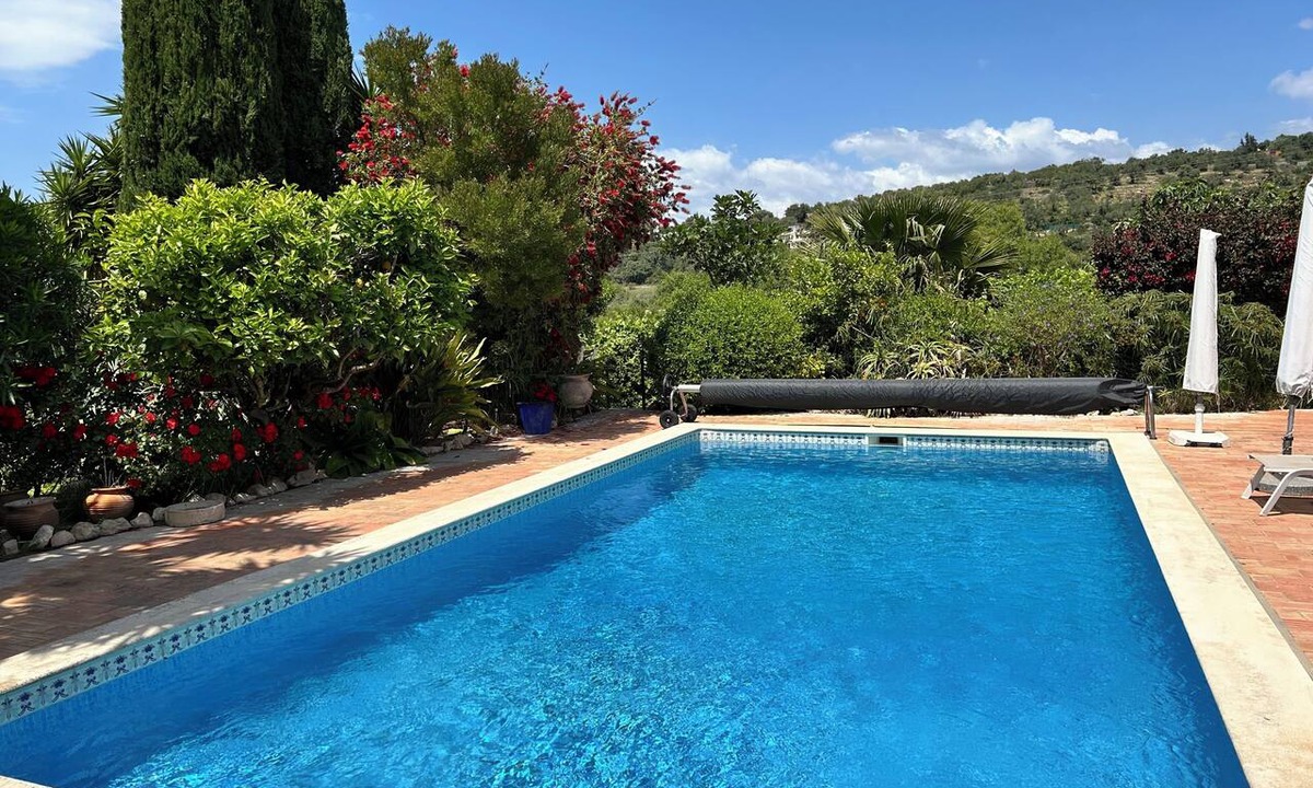 Alcaria Villa | Portuguese Quinta with pool and private garden. Sleeps 6 Tropical paradise!
