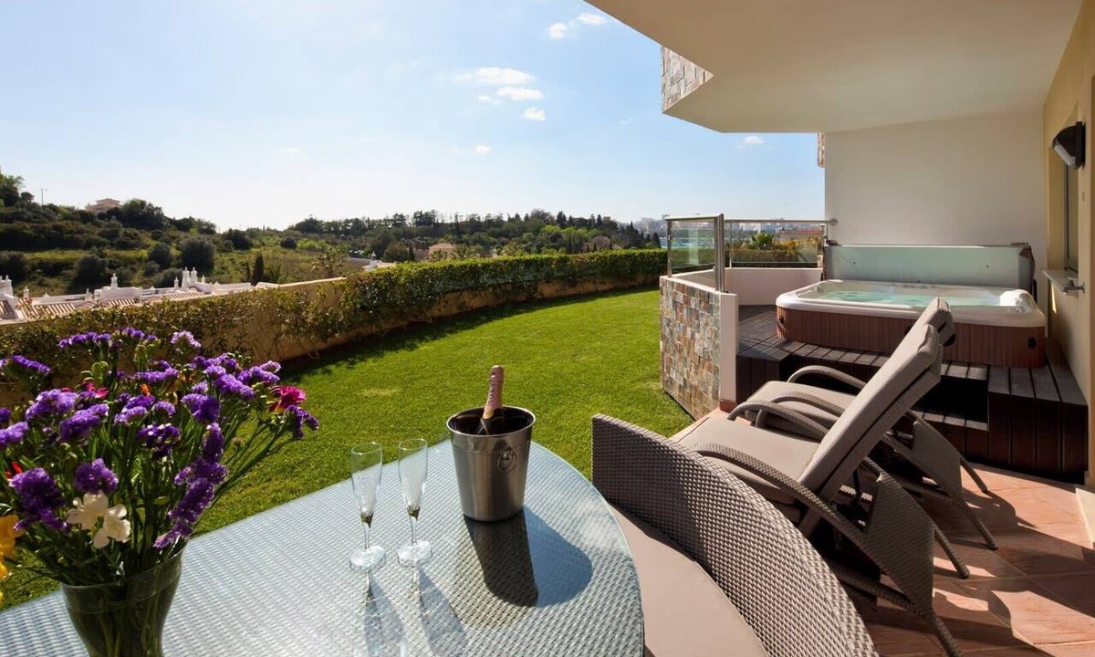 Ferragudo Apartment | Premier nº 32 - Modern Three Bedroom Apartment with Jacuzzi