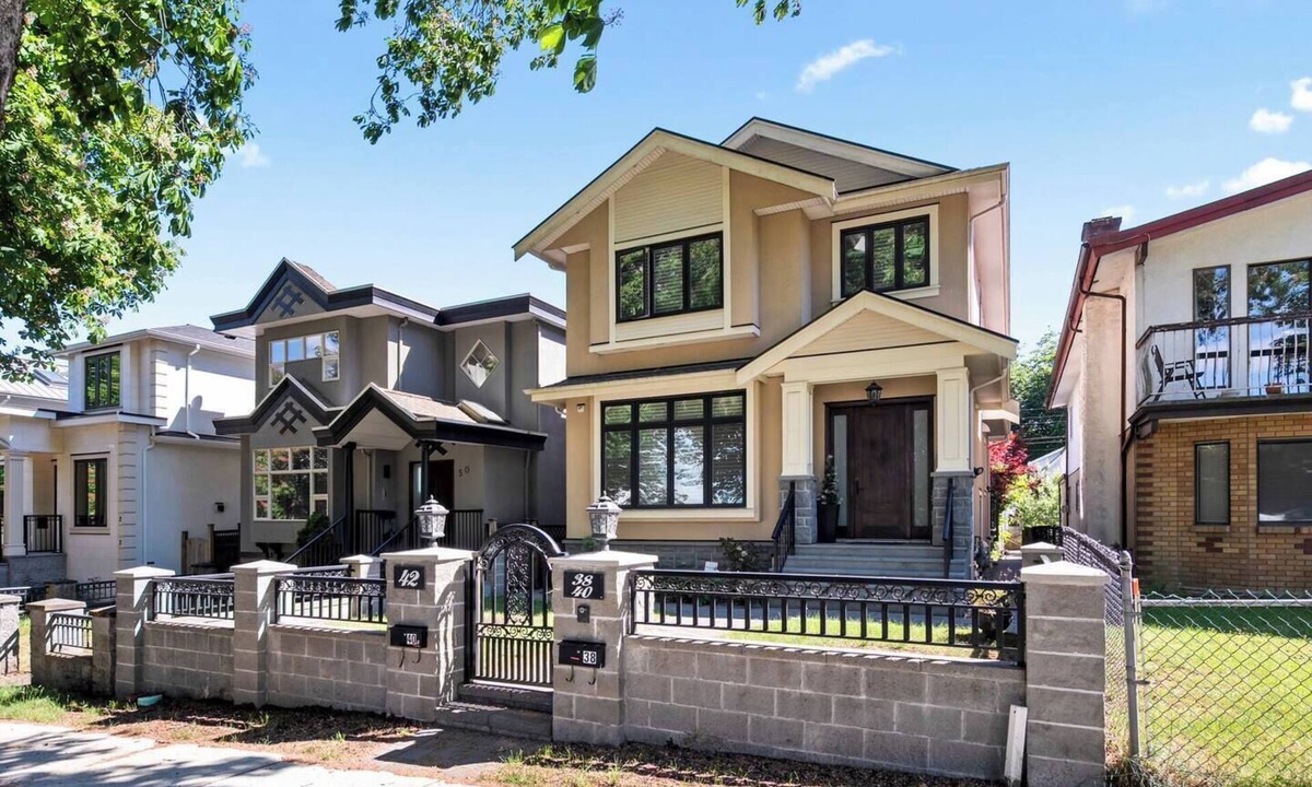 Riley Park-Little Mountain House | Private 2BD|1 BATH| Basement Suite East Vancouver
