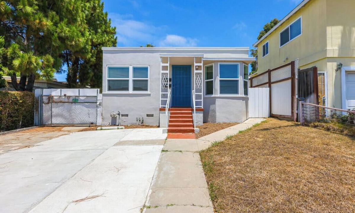 Point Loma Heights Apartment | Private 3 Units| 5 Beds | Close to Beach & Bars