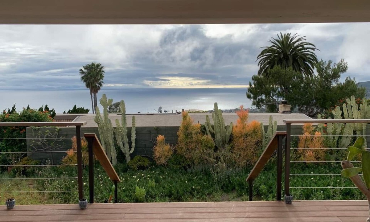 Diamond Crestview House | Private 3b house w/panoramic ocean/canyon views, driveway parking for 5 cars