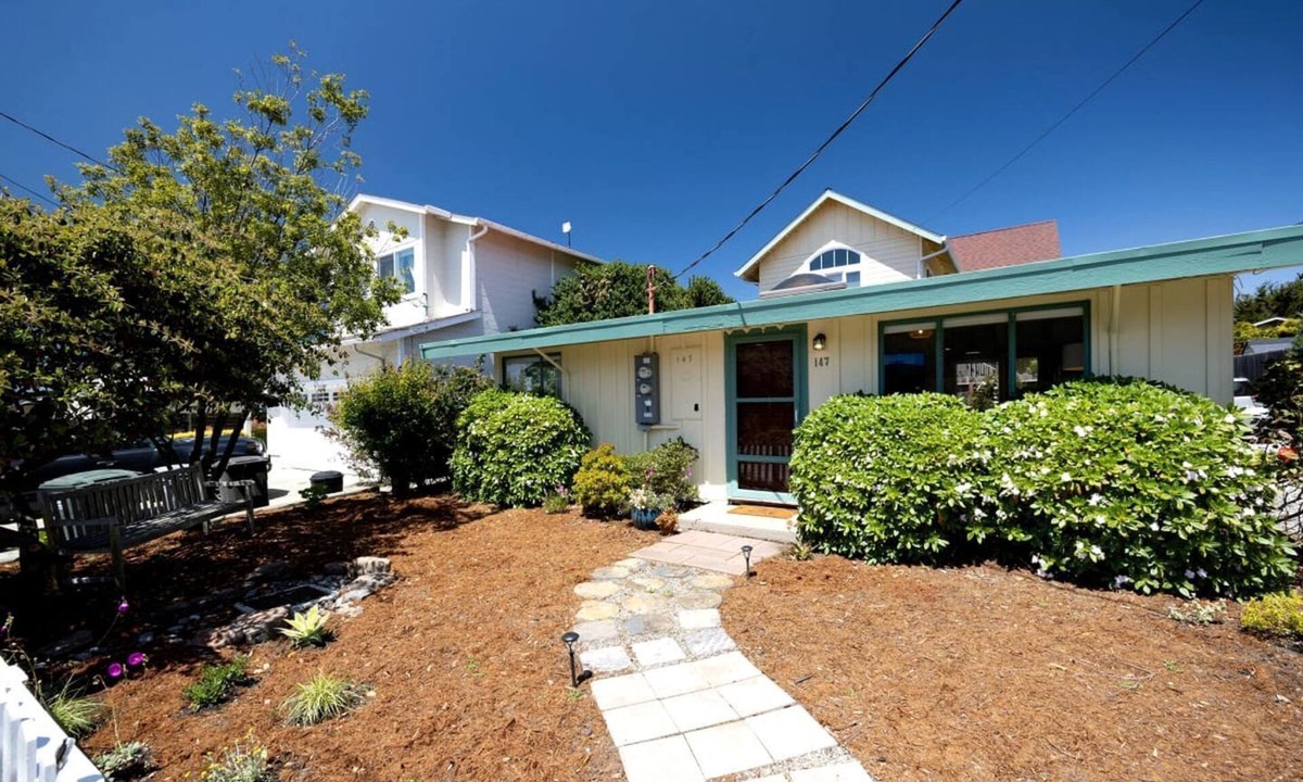 El Granada Cottage | Private Cottage Along the Northern California Coast in El Granada, Perfect for an Oceanfront Escape