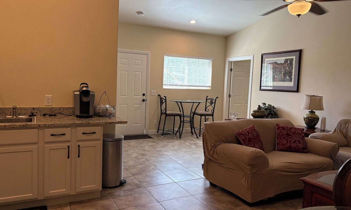Temecula Apartment | Private Large 1 Bedroom Guest House in Temecula Wine Country Walk to Wineries