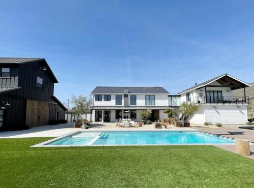 San Luis Obispo House | Private pool & hot tub retreat near downtown SLO