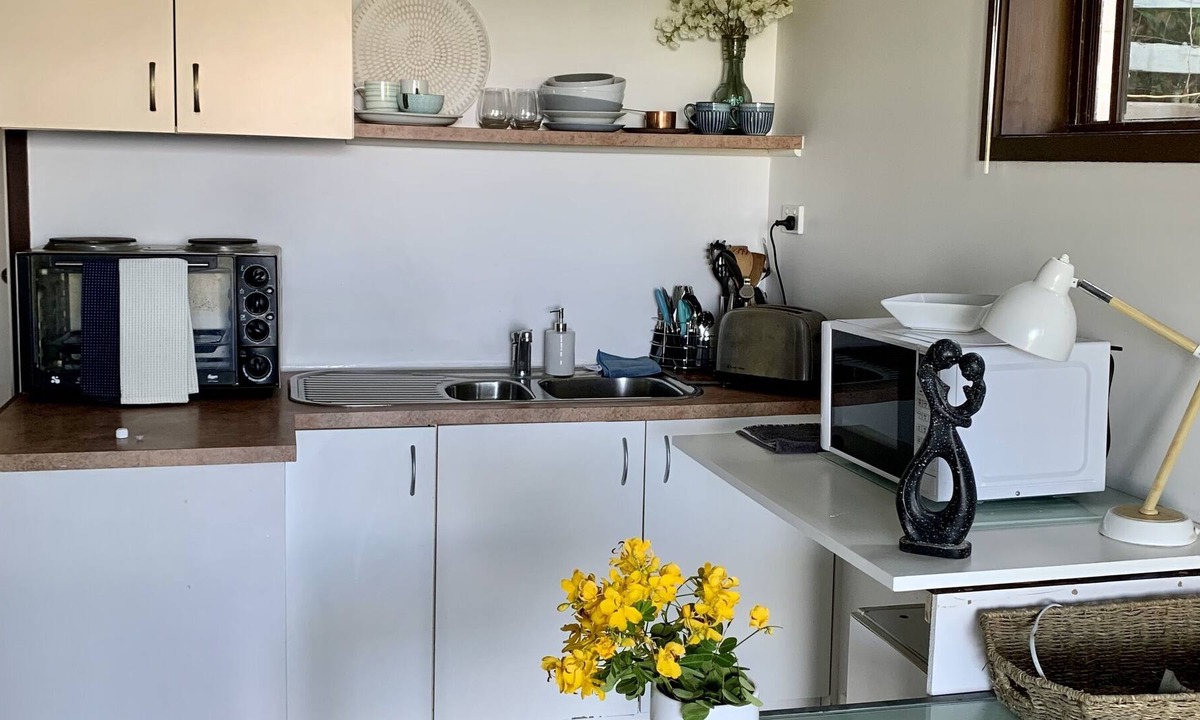 Ocean Shores House | Private room for budget beach holidays or fun romantic getaways
