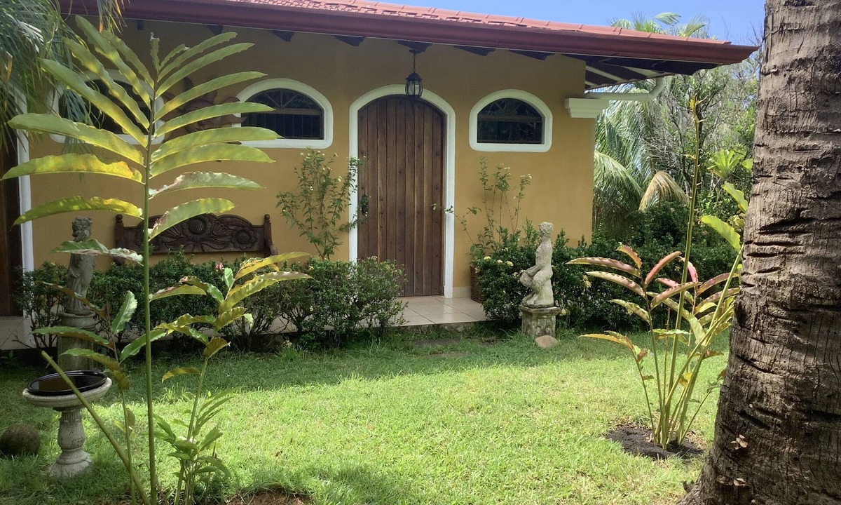 Ballena Villa | PRIVATE SPACE—JUST YOU AND THE BIRDS! WITH PRIVATE INFINITY POOL an OCEAN VIEW.