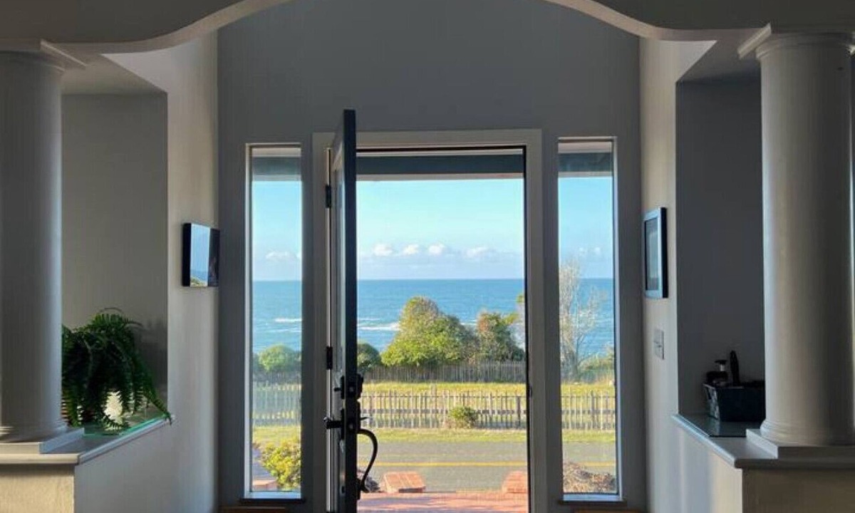 Gualala House | Private vacation home with huge ocean views, hot tub, games-walk to restaurants