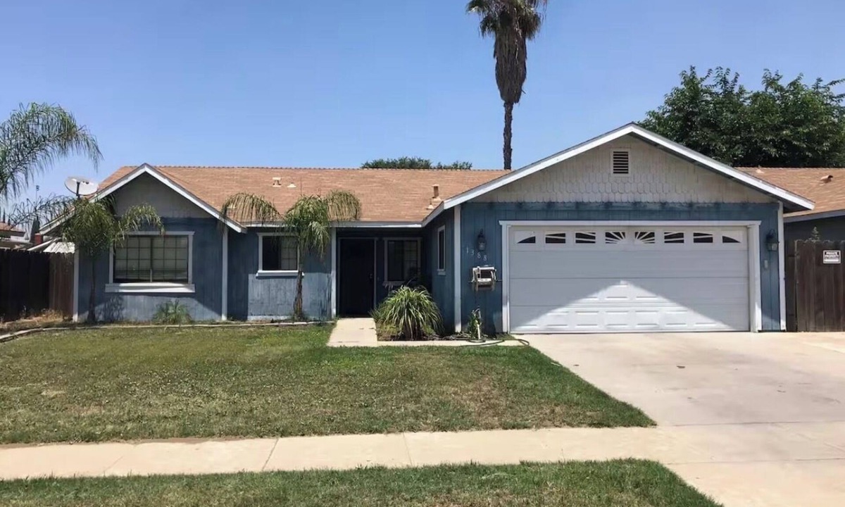 Tulare House | Quiet Cozy Central Valley Home Near Sequoia & Kings Canyon National Parks