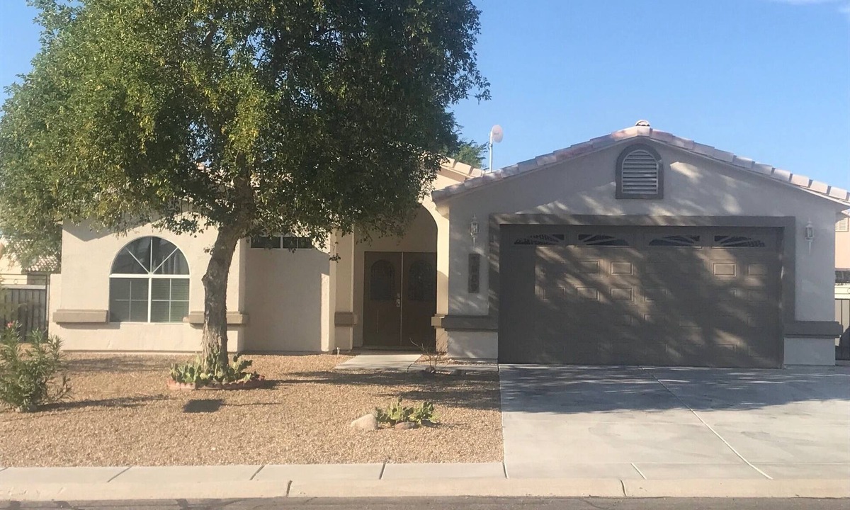 Fort Mohave House | Quiet Golf Community Home: 3 Bedroom - 2 Bath W/Private Non-Heated Pool