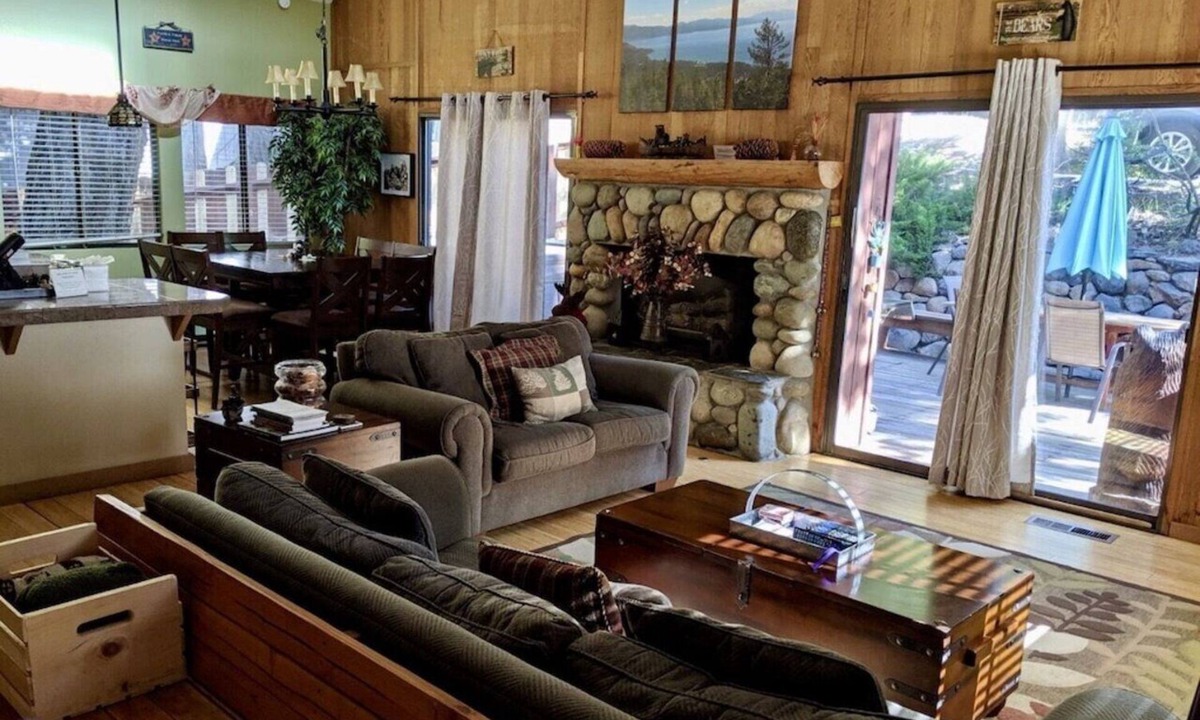 Kingswood Estates House | Quiet & Large house - Hot Tub, Pool table, Fast WiFi - close to all
