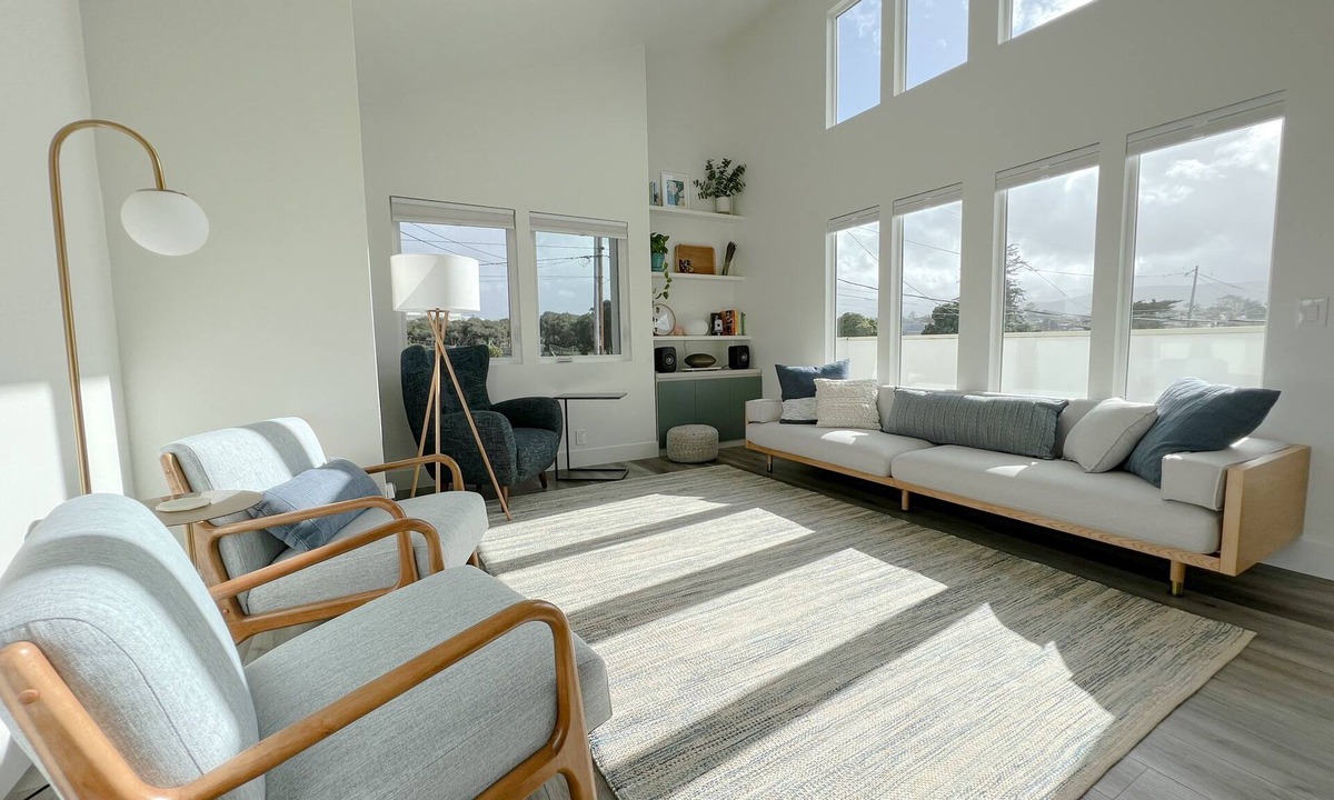 Baywood Park House | Quiet, light-filled home near the bay and nature trails