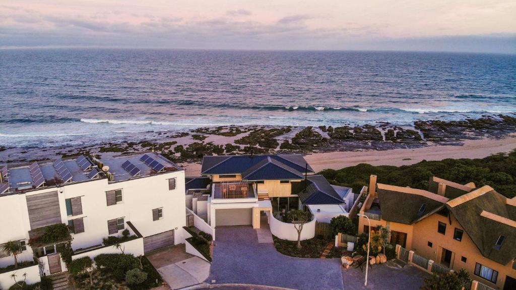 Wavecrest Villa | Raaswater Surf Villa Jeffreys Bay