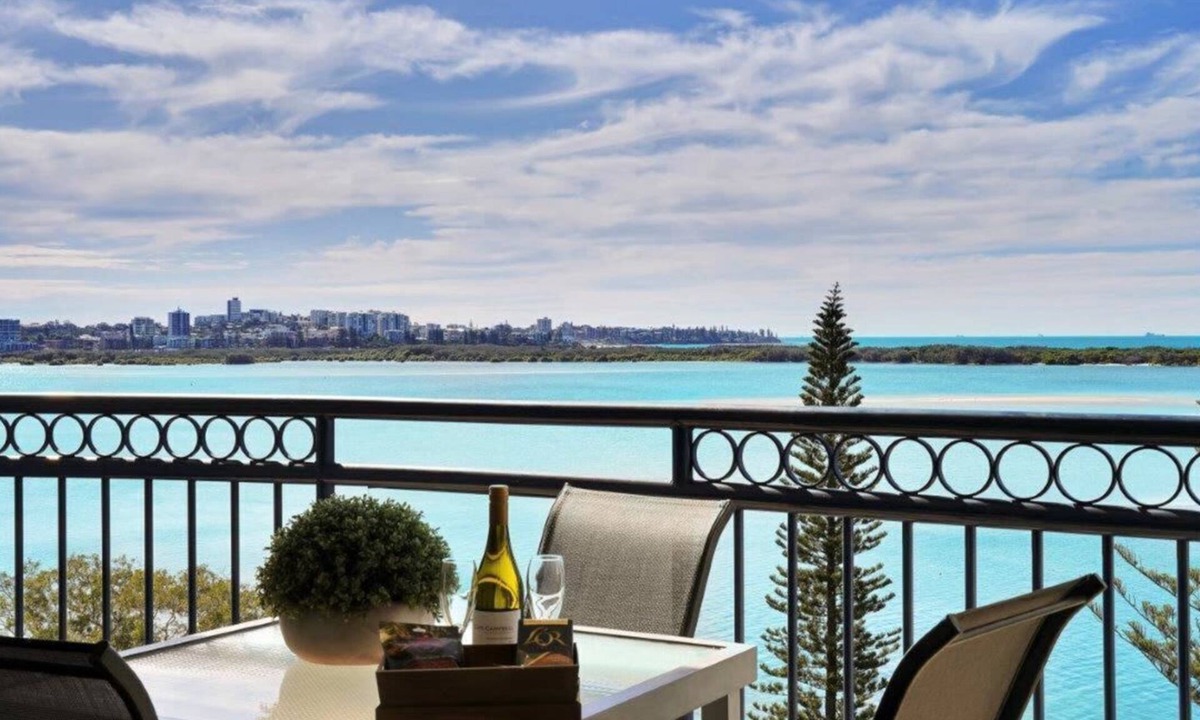Golden Beach Apartment | Ramada 812 Waterfront Apartment With Pool & Spa Acces
