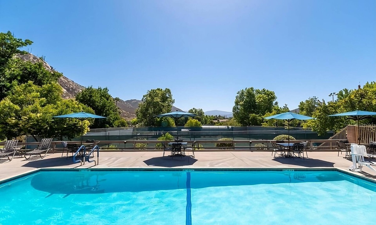 San Diego Country Estates Hotel | Ramona Countryside Stay | 4 Units w/Kitchen, Balcony | Near Wineries & Trails