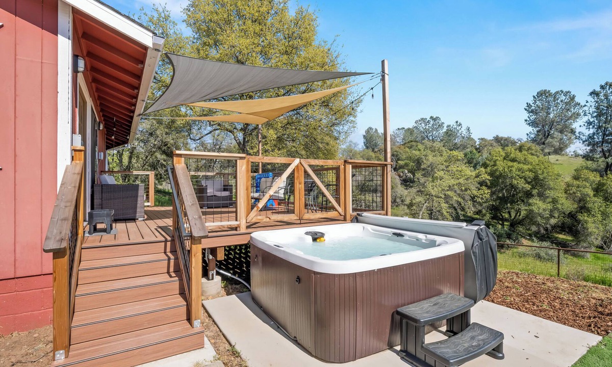 Mariposa House | Ranch-Style Retreat w/Hot Tub, Game Room & Views!
