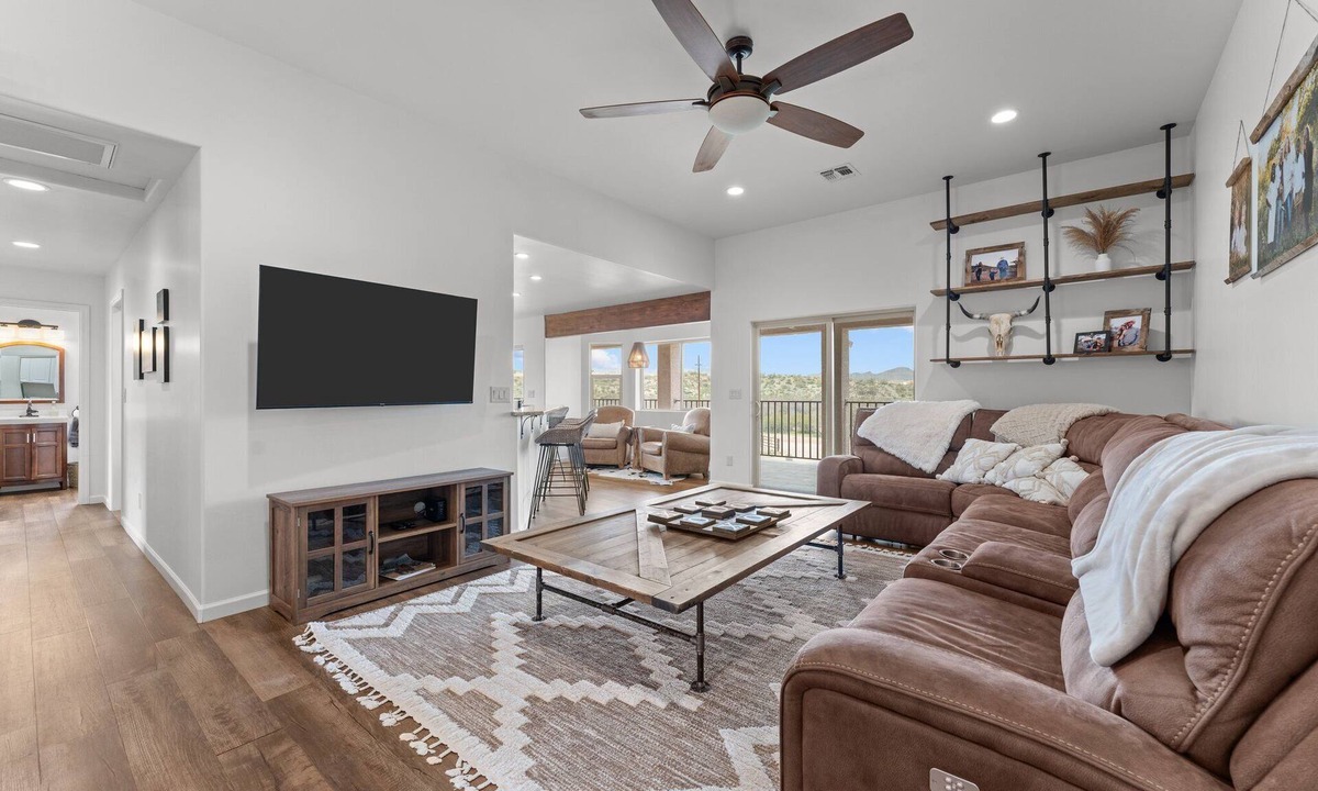 Wickenburg House | Rancho Vista, Luxury living/stalls/patio