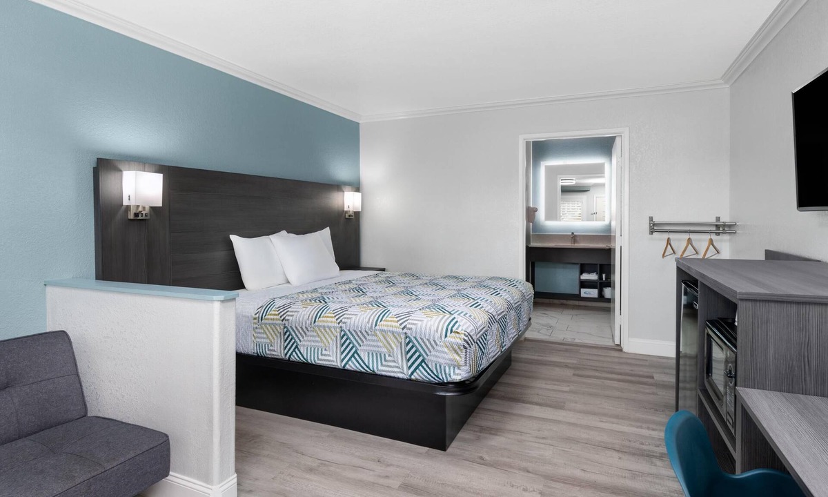 Lemoore Hotel | Red Lion Inn & Suites Lemoore