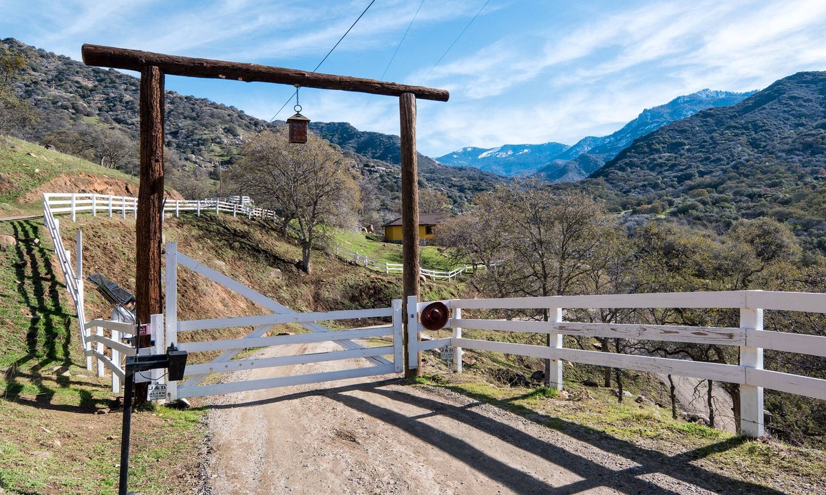 Three Rivers House | Redwood Ranch - private 270 acre wedding venue near Sequoia National Park