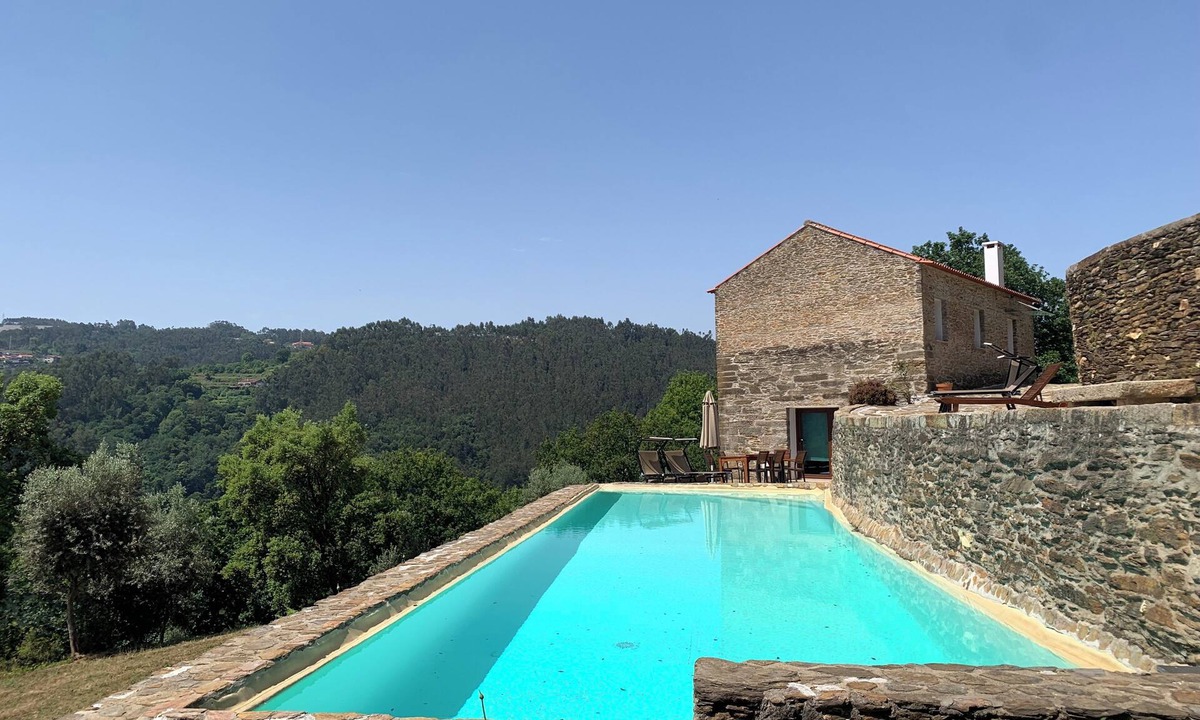 Esposade Ski Chalet | Refuge with private pool in the Douro, near Porto