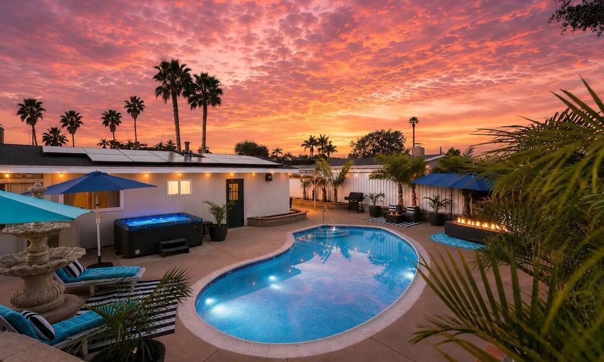 Clairemont House | Relaxing Palms, Private Pool, Hot Tub, FirePit, 15 min to Beaches, Zoo, DT, MCRD